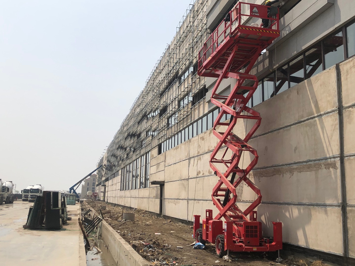 高空車，路燈車，管道安裝車，高空升降機作業(yè)平臺出租 -青島捷立